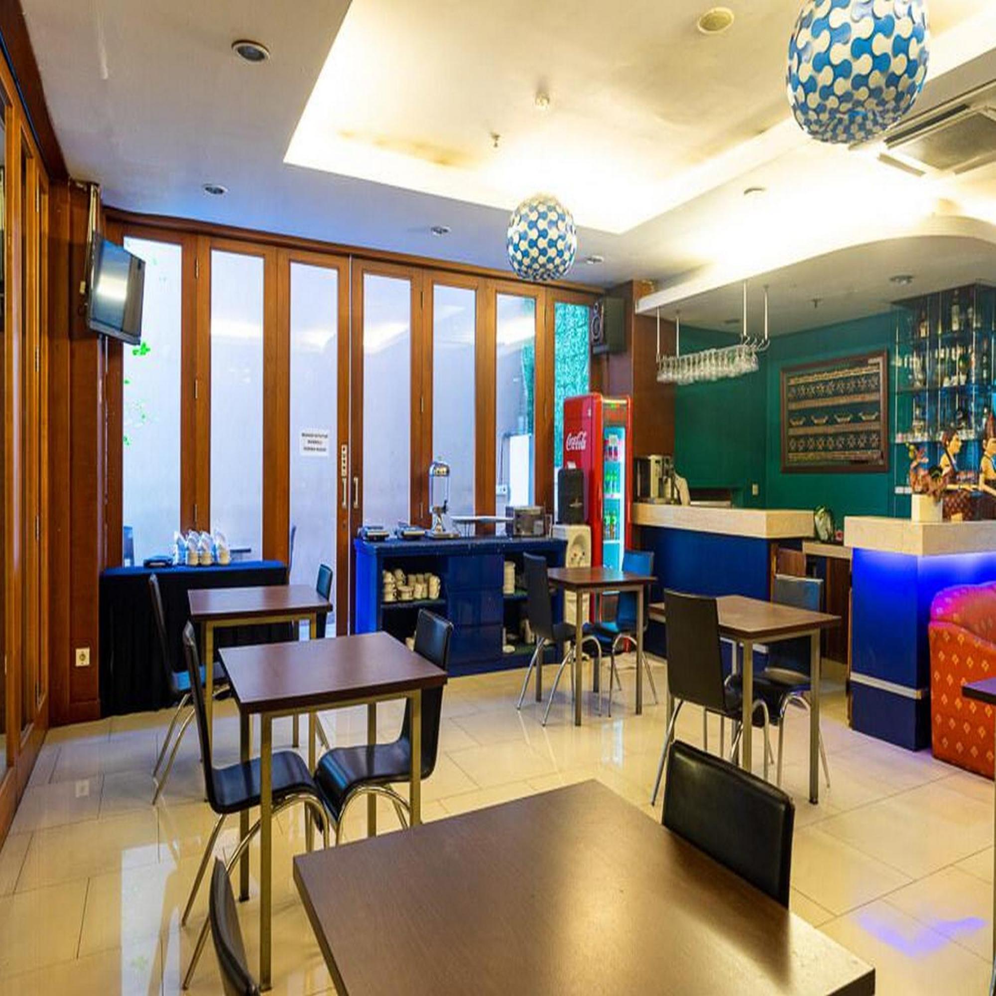 Reddoorz Plus At Blue Pacific Blok M 자카르타 외부 사진